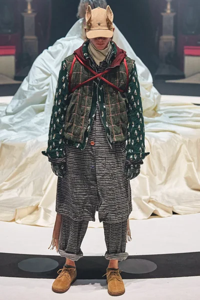 Look 18